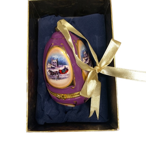 Musical Hinged Ceramic Egg 4" Christmas Ornament - It Came Upon a Midnight Clear - Picture 2 of 3